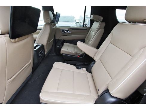 Used 2021 Chevrolet Suburban Premier w/ Premium Package image 7