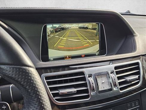 Used 2016 Mercedes-Benz E 400 4MATIC Sedan image 22