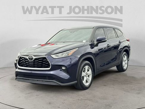 Used 2020 Toyota Highlander LE image 1