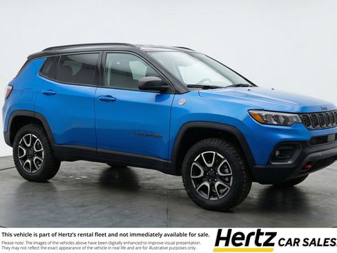 Used 2025 Jeep Compass Trailhawk image 1
