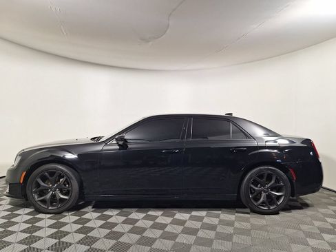 Used 2022 Chrysler 300 Touring L RWD image 8