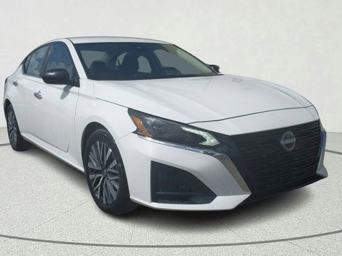 Used 2025 Nissan Altima 2.5 SV image 1