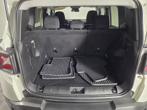 Used 2023 Jeep Renegade Altitude AWD/4WD image 28