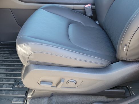 New 2026 Kia Carnival LXS FWD image 5