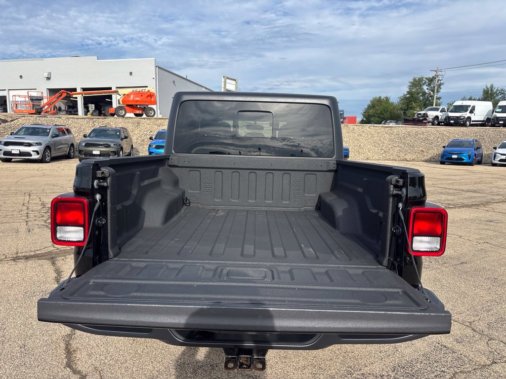 Used 2020 Jeep Gladiator Overland w/ Cold Weather Group AWD/4WD image 5