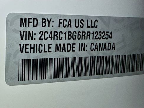 Used 2024 Chrysler Pacifica Touring-L FWD image 21