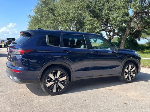 Used 2025 Mitsubishi Outlander SE AWD/4WD image 5