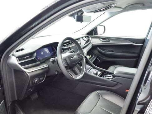 Used 2023 Jeep Grand Cherokee Limited w/ Luxury Tech Group II AWD/4WD image 27