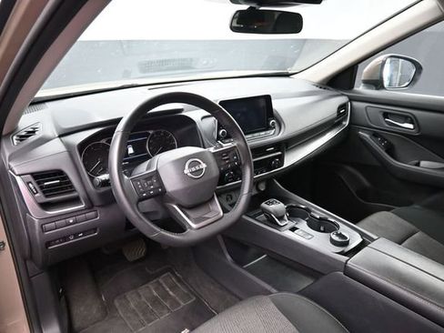 Used 2025 Nissan Rogue SV AWD/4WD image 18