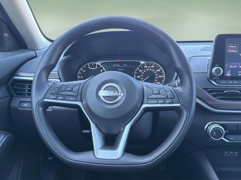 Certified 2024 Nissan Altima 2.5 SV FWD image 9