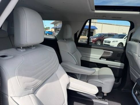 Used 2025 Ford Expedition Max Platinum w/ Platinum Ultimate Package AWD/4WD image 37