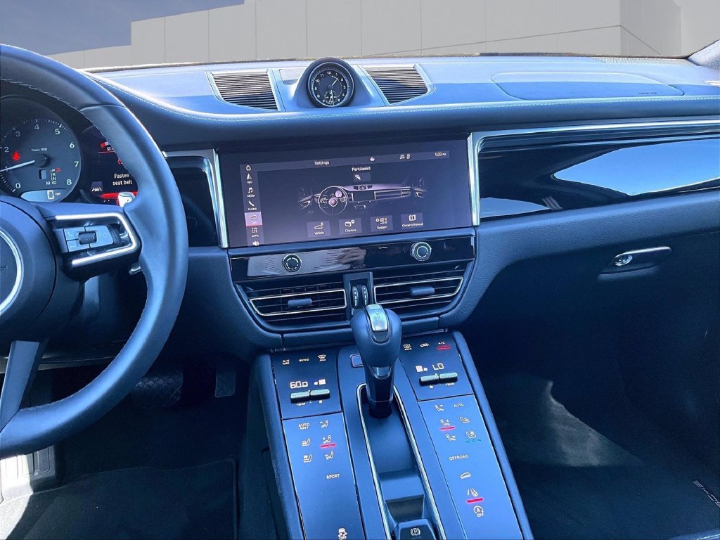 Certified 2026 Porsche Macan AWD/4WD image 16