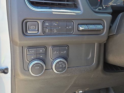Used 2021 GMC Yukon AT4 w/ Technology Package AWD/4WD image 27