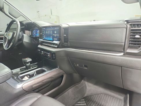 Used 2025 Chevrolet Silverado 1500 LTZ AWD/4WD image 41