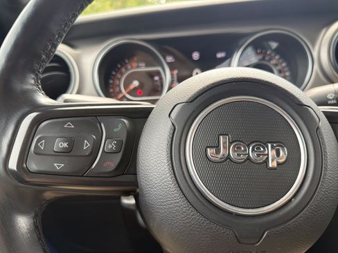 Used 2020 Jeep Gladiator Sport w/ Quick Order Package 24S AWD/4WD image 9