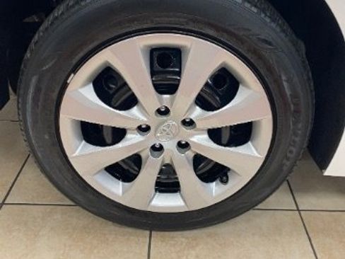 Used 2021 Toyota Corolla LE image 30