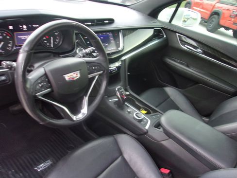 Used 2020 Cadillac XT6 Premium Luxury image 9