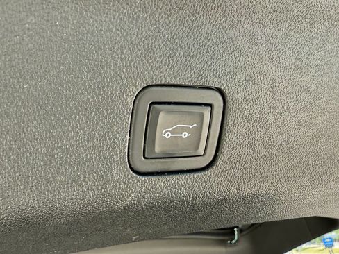 Certified 2021 Chevrolet Tahoe Z71 w/ Z71 Signature Package AWD/4WD image 12