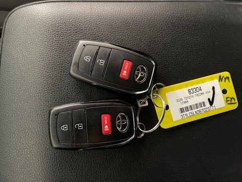 Certified 2025 Toyota Tacoma TRD Off-Road image 24