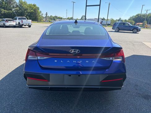 Used 2024 Hyundai Elantra SEL w/ Convenience Package FWD image 7
