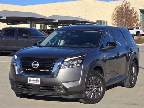Used 2023 Nissan Pathfinder S image 2