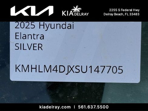 Used 2025 Hyundai Elantra Hybrid FWD image 5
