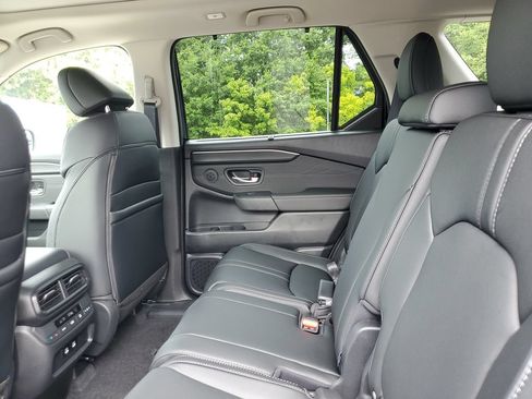 New 2026 Honda Pilot Touring image 9
