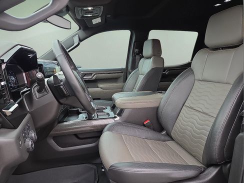 Used 2023 Chevrolet Silverado 1500 ZR2 image 11