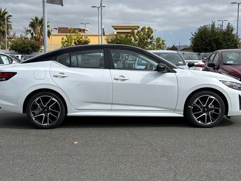 New 2025 Nissan Sentra SR w/ Trunk Package image 3