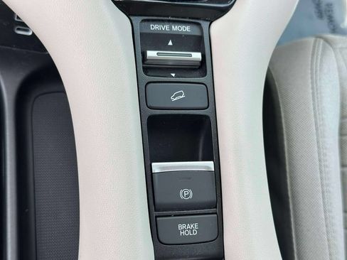 Certified 2024 Honda HR-V LX image 25