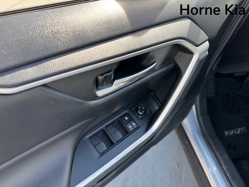 Used 2021 Toyota RAV4 XLE w/ Convenience Package image 11