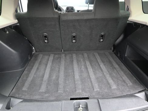 Used 2015 Jeep Patriot Latitude FWD image 17