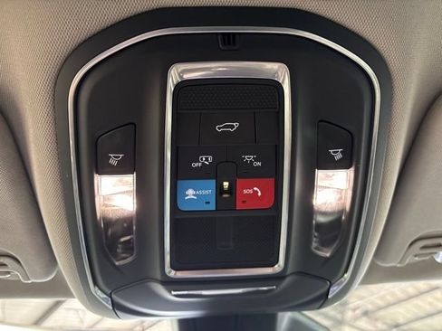 Used 2024 Jeep Wagoneer L Series II RWD image 29