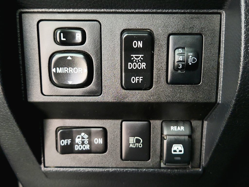 Used 2018 Toyota Tundra SR5 AWD/4WD image 17