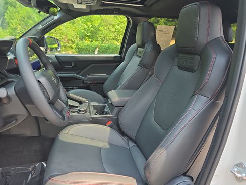 Certified 2025 Toyota Tacoma TRD Pro AWD/4WD image 17