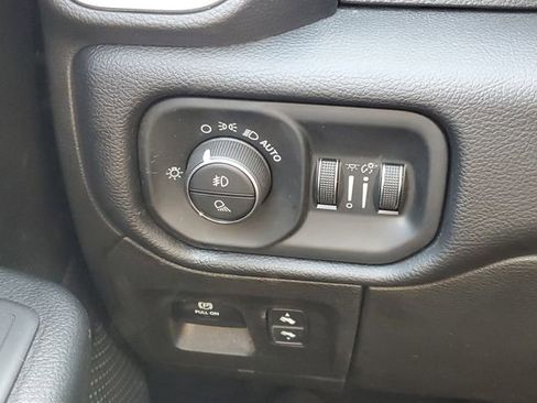 Used 2019 RAM 1500 Big Horn AWD/4WD image 18
