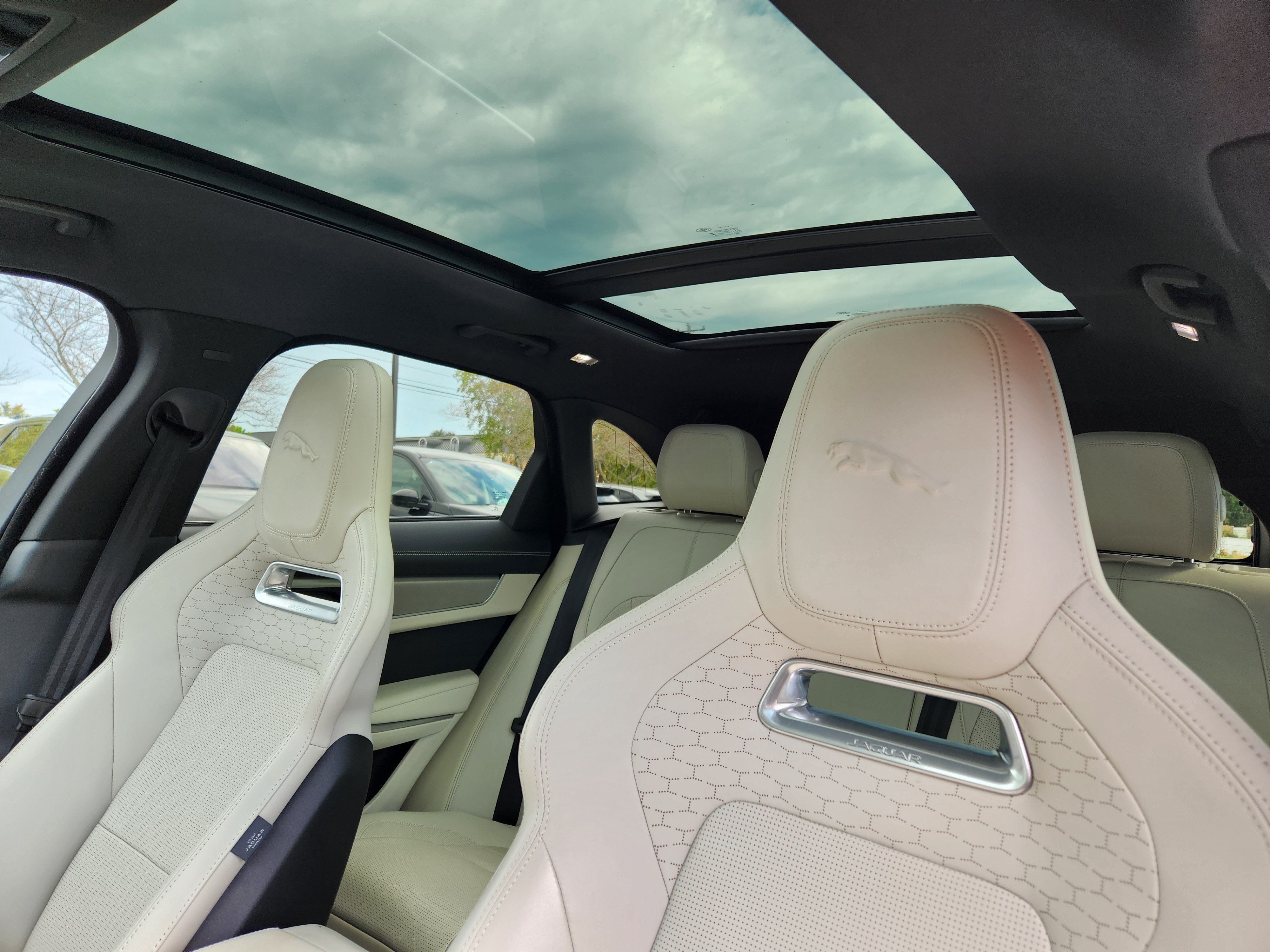 Certified 2026 Jaguar F-PACE R-Dynamic S AWD/4WD image 12