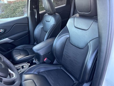 Used 2022 Jeep Cherokee Latitude w/ Sun & Sound Group image 18