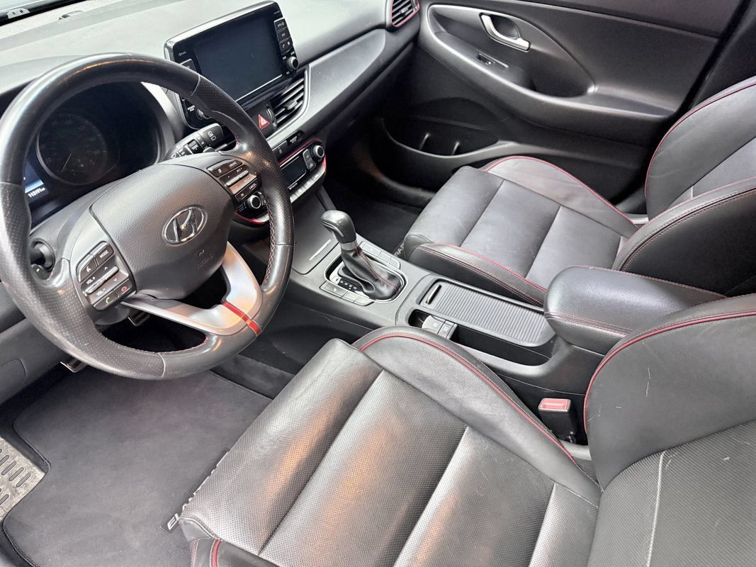 Used 2018 Hyundai Elantra GT Sport FWD image 9