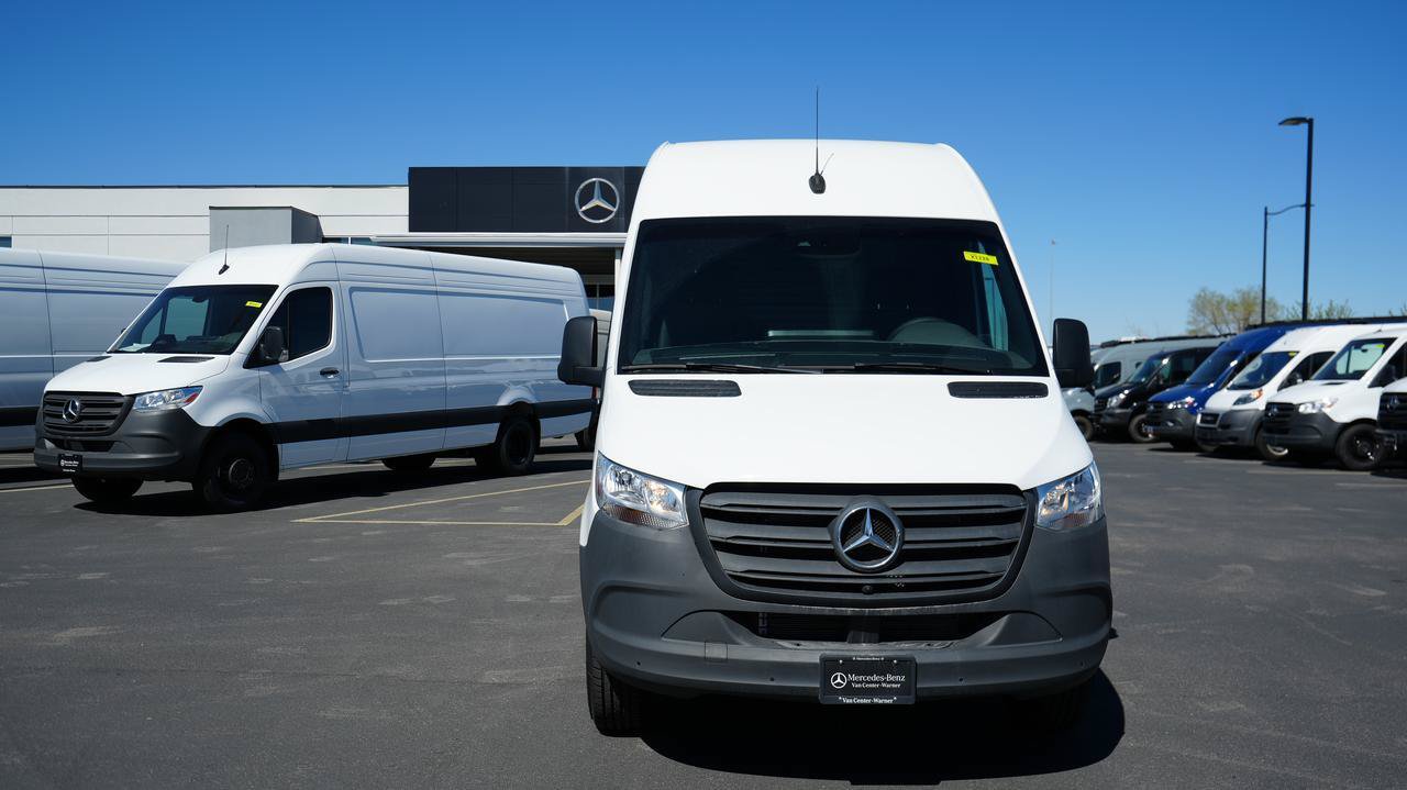 Used 2024 Mercedes-Benz Sprinter 2500 image 2