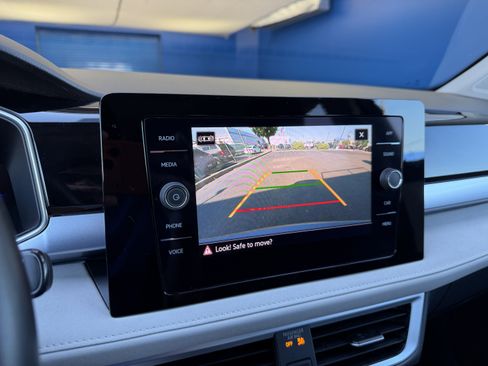 Used 2025 Volkswagen Taos SE FWD image 19