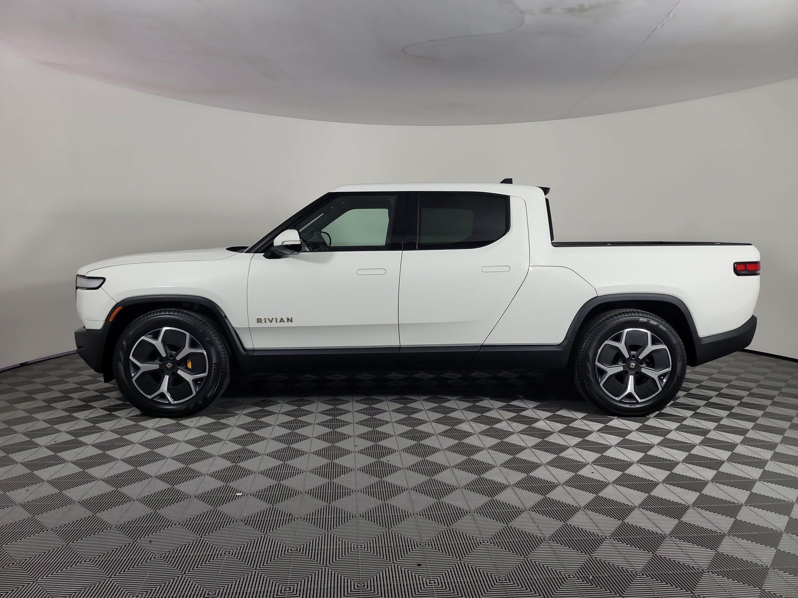 Used 2022 Rivian R1T Adventure AWD/4WD image 2