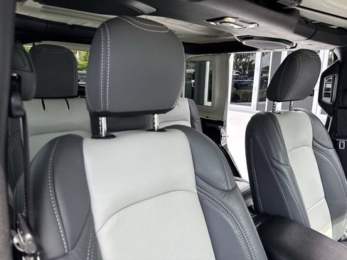 Used 2019 Jeep Wrangler Unlimited Sport S AWD/4WD image 46