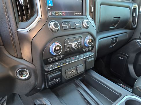 Used 2020 GMC Sierra 1500 AT4 w/ AT4 Premium Package AWD/4WD image 30