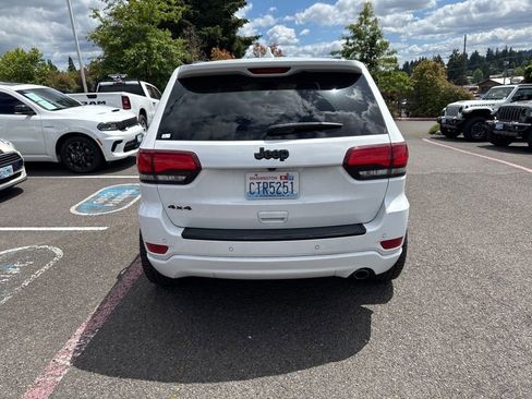 Used 2018 Jeep Grand Cherokee Altitude AWD/4WD image 8