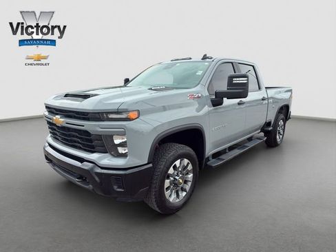 Used 2025 Chevrolet Silverado 2500 Custom w/ Custom Value Package AWD/4WD image 3