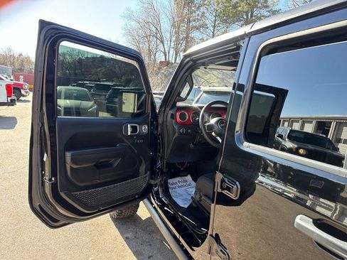 Used 2023 Jeep Wrangler Unlimited Rubicon w/ Cold Weather Group image 9