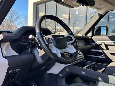 Used 2020 Land Rover Defender 110 First Edition image 2