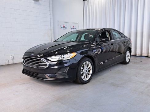 Used 2019 Ford Fusion SE FWD image 2