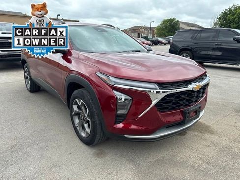 Used 2025 Chevrolet Trax LT w/ LT Convenience Package FWD image 1